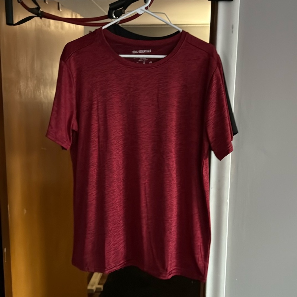 REAL ESSENTIALS ATHLETIC TSHIRT - SIZE LARGE